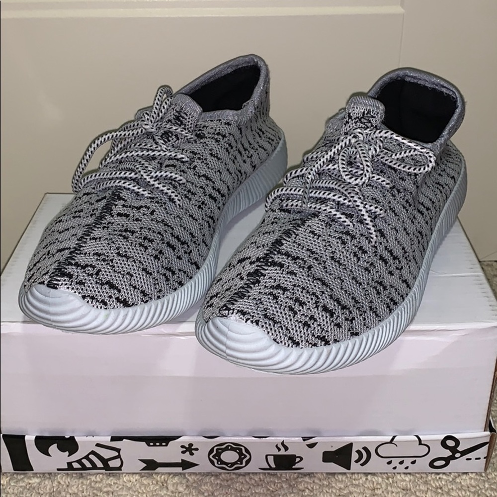 Tennis Shoes